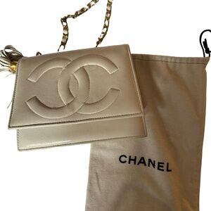 Chanel vintage leather purse